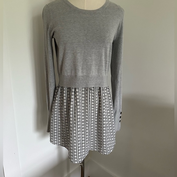 A pea in the pod maternity twofer sweater!  Size small - Picture 1 of 8
